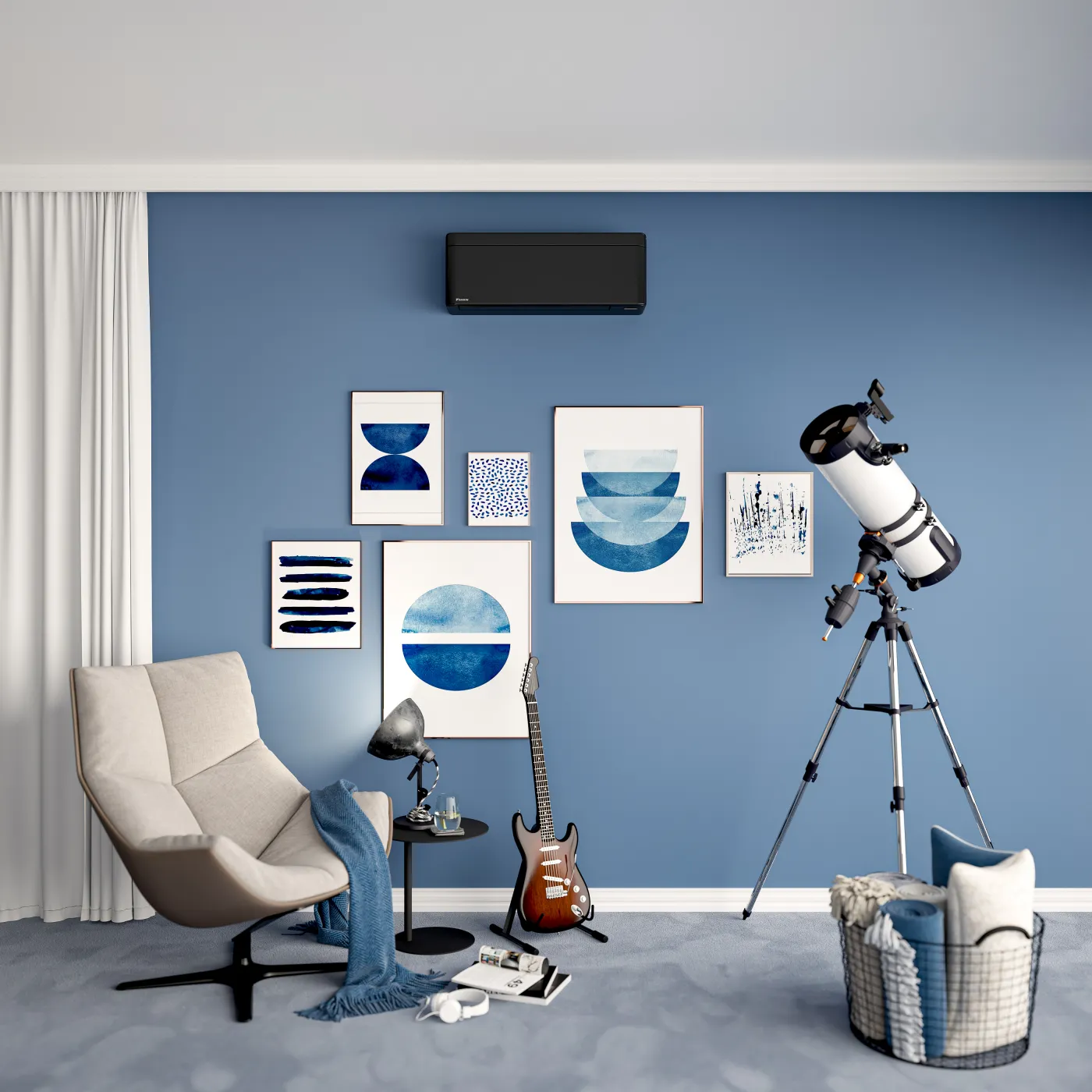 Daikin Stylish i matt sort på en blå fargevegg med en innrammet bildevegg