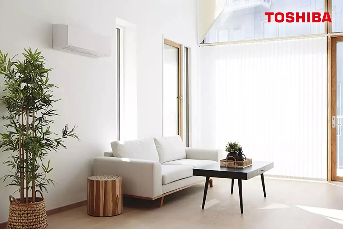 Toshiba Polar montert i en lys, nordisk stue